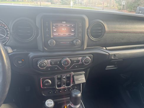 Used 2020 Jeep Gladiator Sport w/ Quick Order Package 24S AWD/4WD image 19