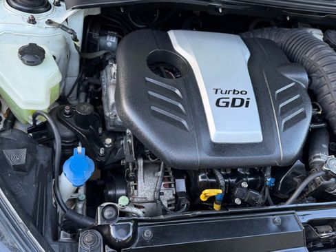 Used 2016 Hyundai Veloster Turbo FWD image 14