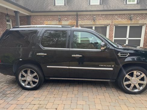 Used 2009 Cadillac Escalade 2WD image 4