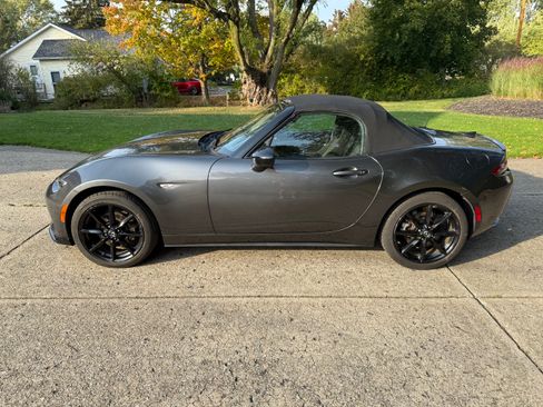 Used 2019 MAZDA MX-5 Miata Club w/ I-ACTIVSENSE Club Package image 4
