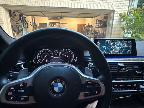 Used 2019 BMW M550i xDrive image 8