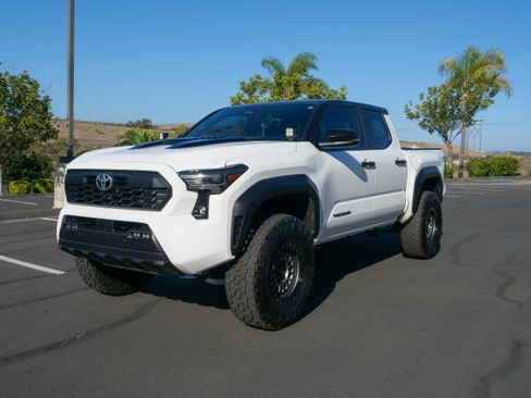 Used 2024 Toyota Tacoma TRD Off-Road image 1