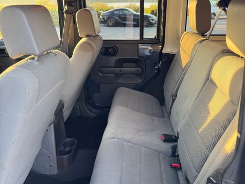 Used 2007 Jeep Wrangler Unlimited Sahara image 15