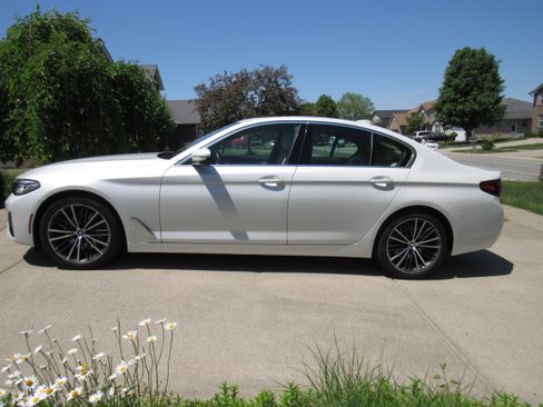 Used 2021 BMW 530i w/ Premium Package RWD image 1