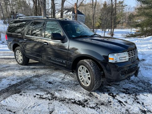 Used 2011 Lincoln Navigator L Sport Utility 4D image 2