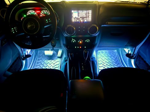 Used 2017 Jeep Wrangler Unlimited Sahara w/ Connectivity Group image 2