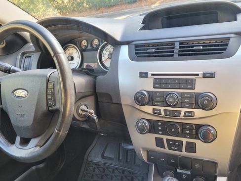 Used 2009 Ford Focus SE image 11