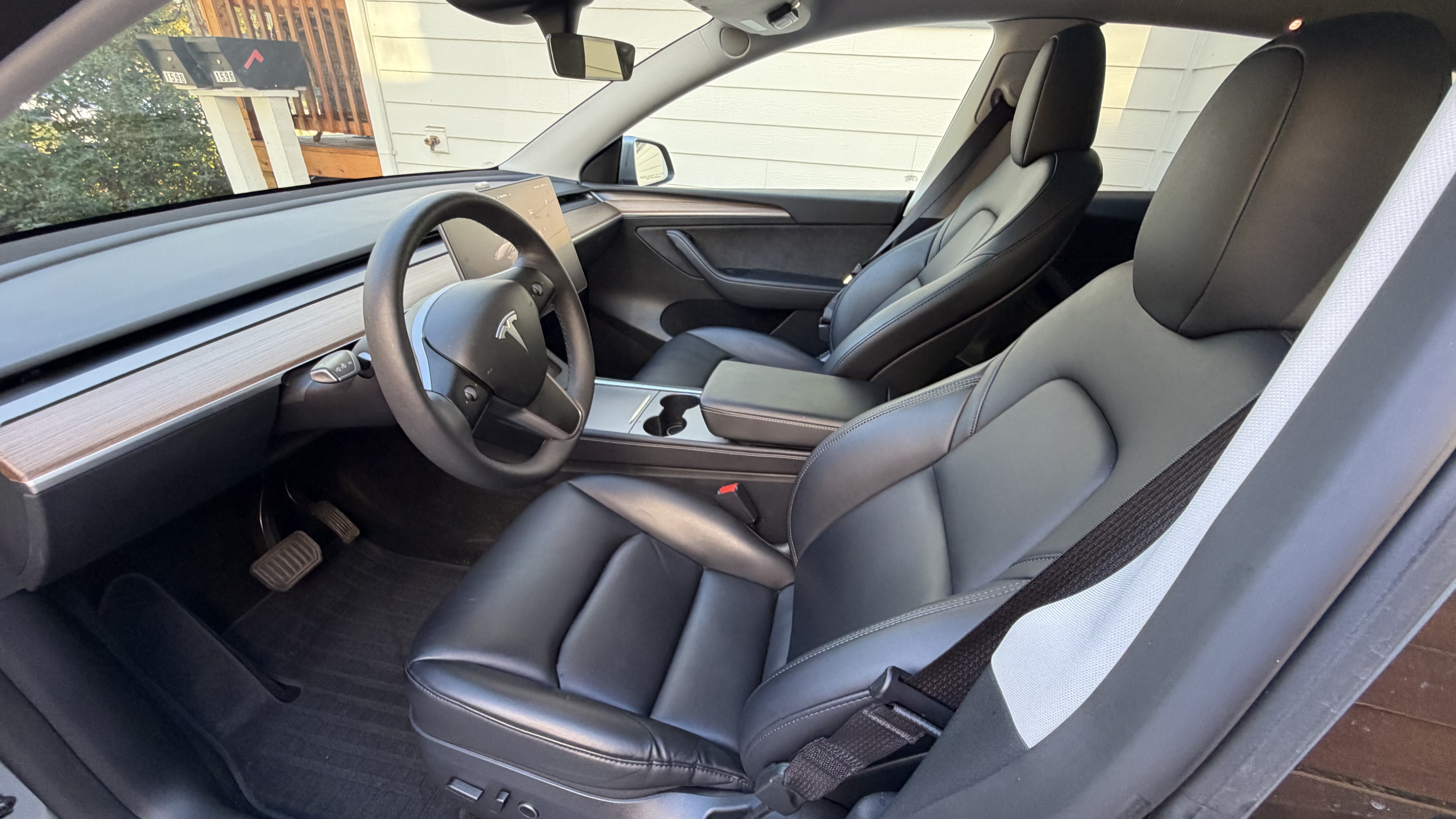 Used 2025 Tesla Model Y Long Range AWD/4WD image 16