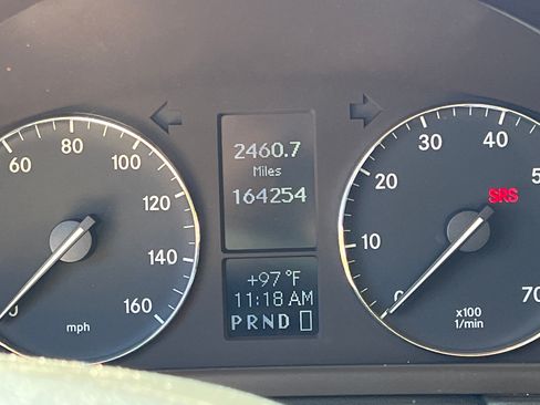 Used 2005 Mercedes-Benz C 320 Sedan image 11