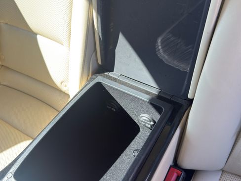 Used 2016 Hyundai Equus Signature image 10