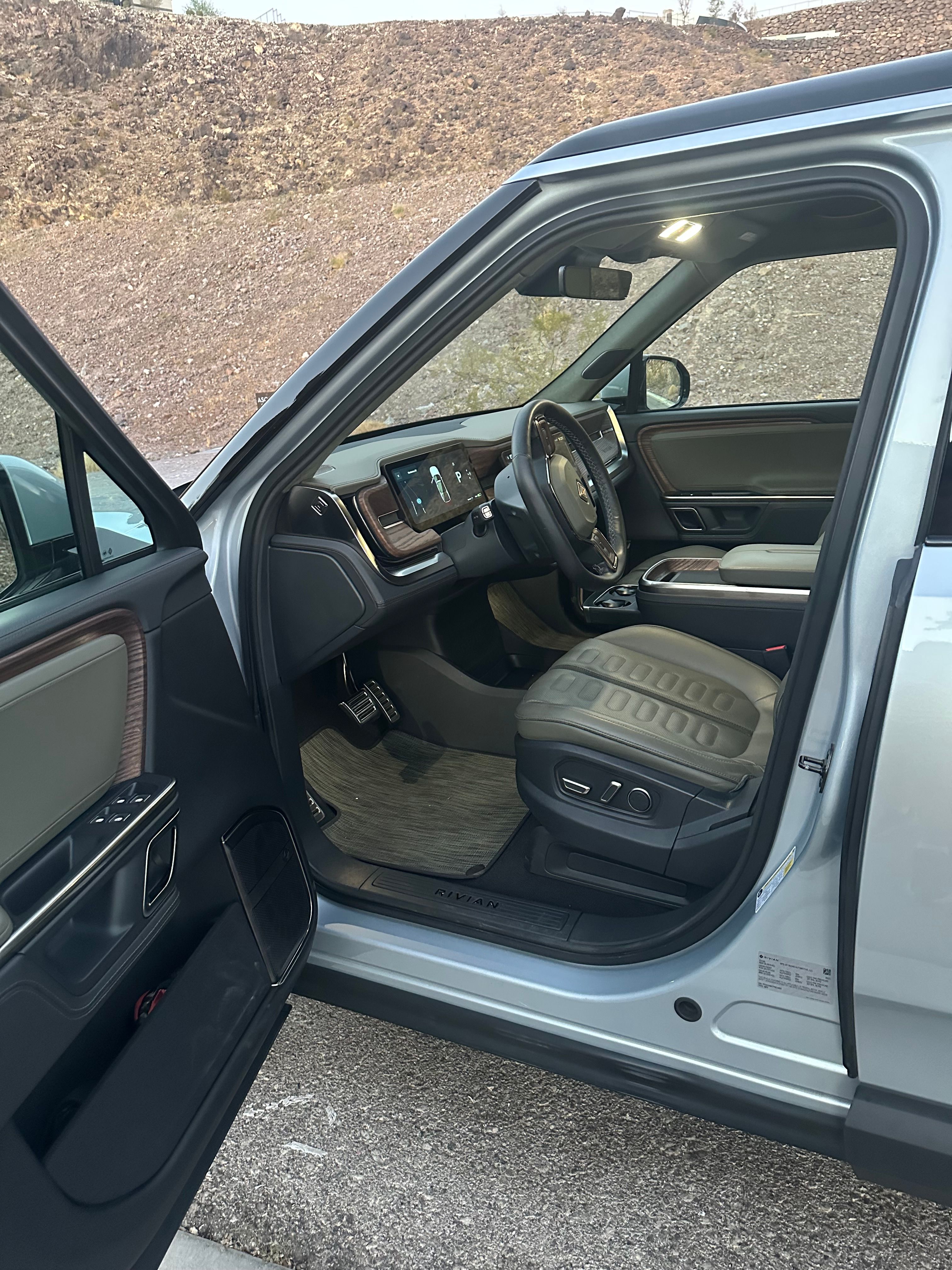 Used 2023 Rivian R1S Adventure AWD/4WD image 6