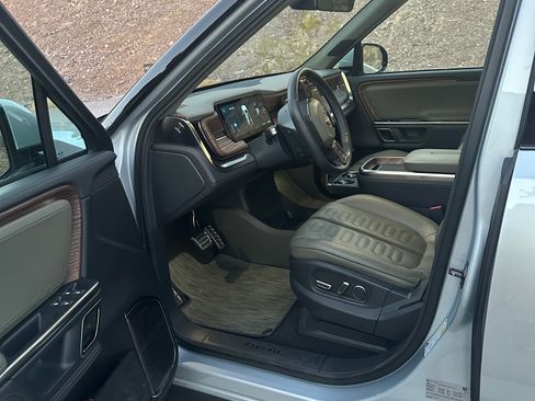 Used 2023 Rivian R1S Adventure AWD/4WD image 6