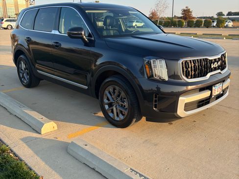 Used 2025 Kia Telluride LX image 4