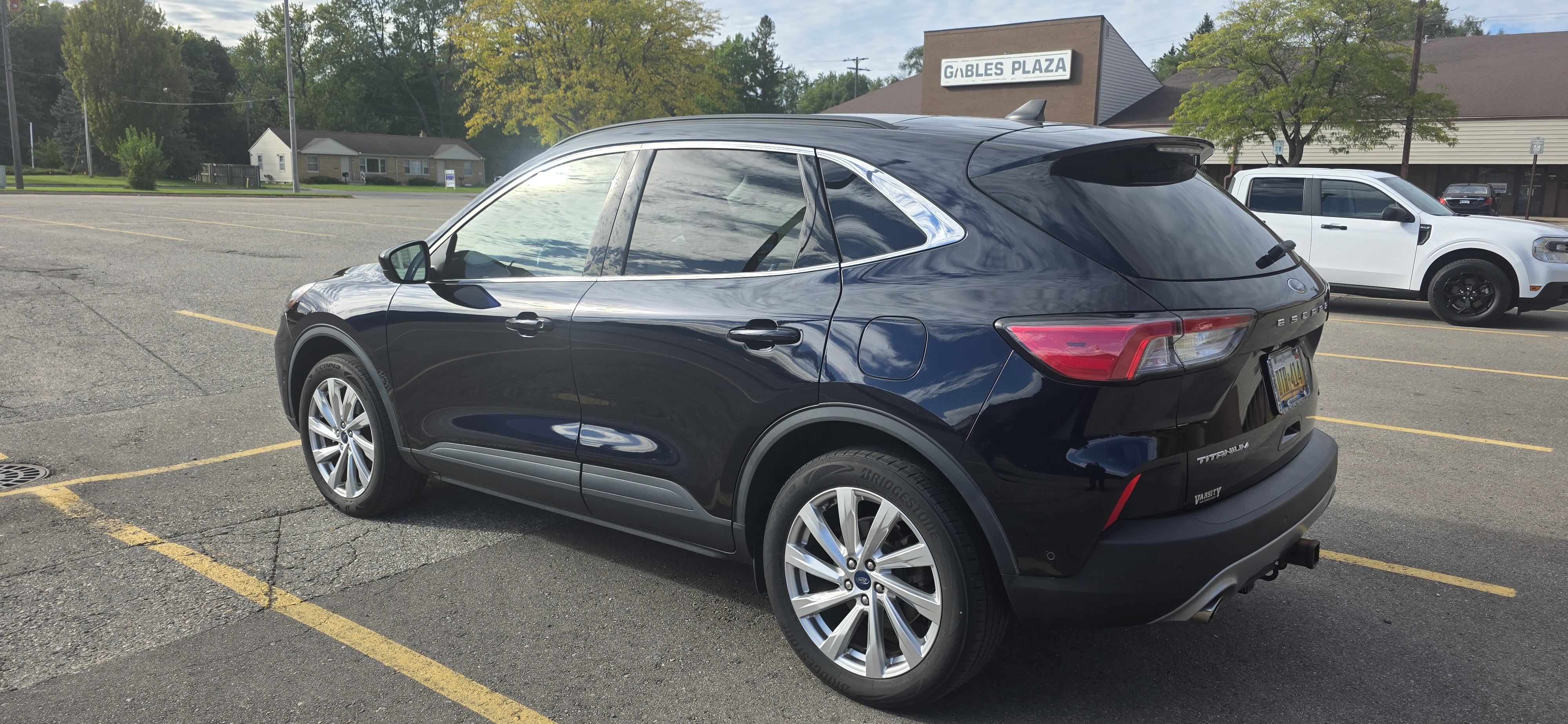 Used 2021 Ford Escape Titanium w/ Titanium Elite Package AWD/4WD image 4