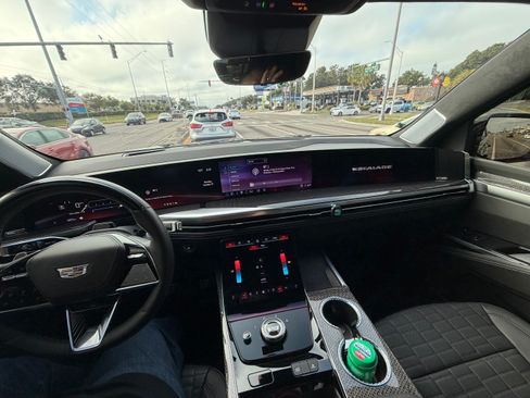 Used 2025 Cadillac Escalade ESV V image 12