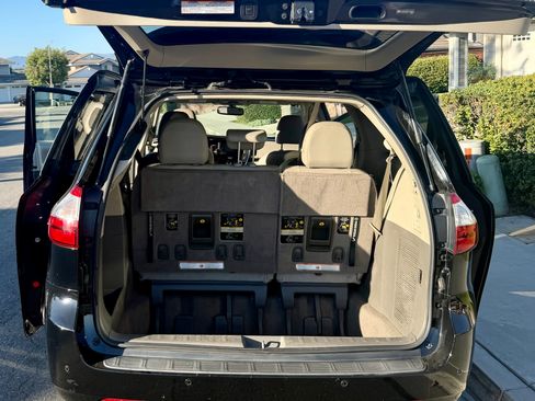 Used 2015 Toyota Sienna XLE Premium AWD/4WD image 10