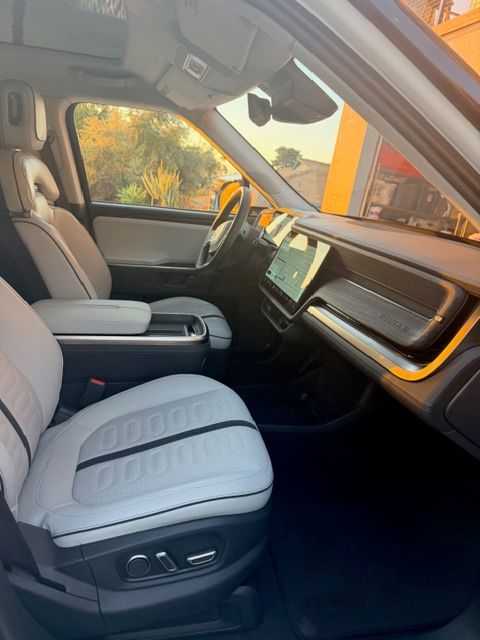 Used 2025 Rivian R1S Adventure Dual AWD/4WD image 5