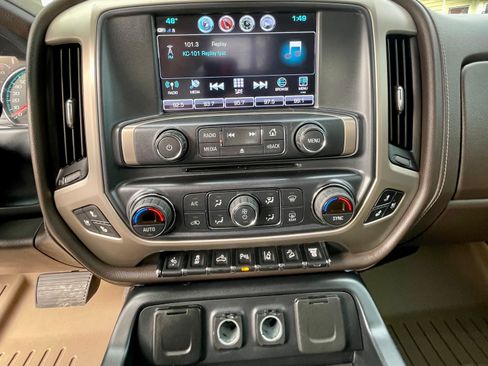 Used 2018 GMC Sierra 2500 Denali w/ Duramax Plus Package image 9