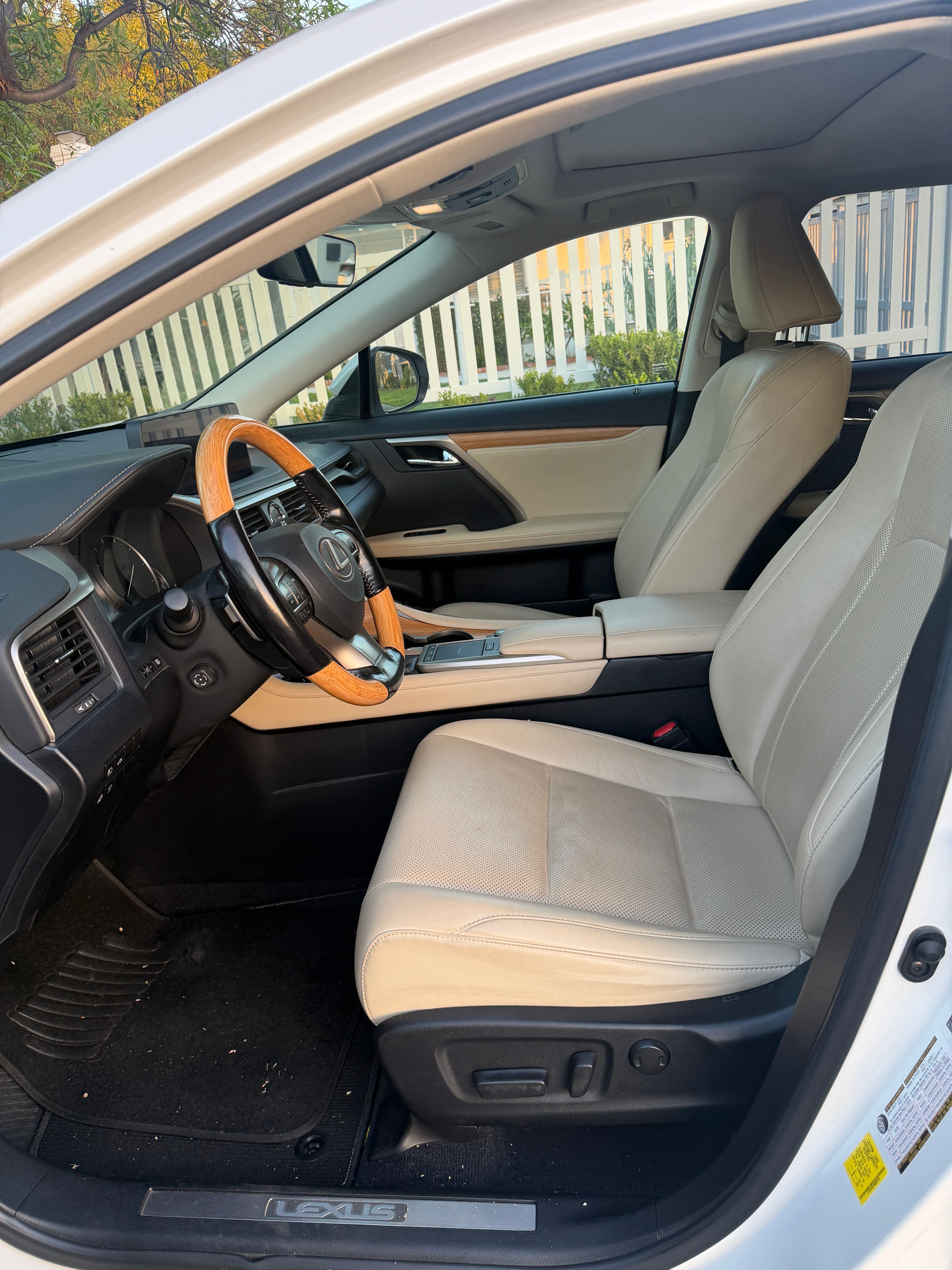 Used 2021 Lexus RX 350L FWD w/ Premium Package image 4
