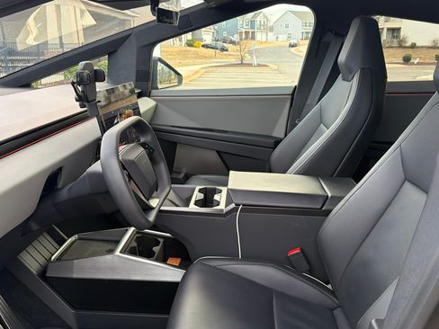 Used 2025 Tesla Cybertruck AWD Crew Cab image 10