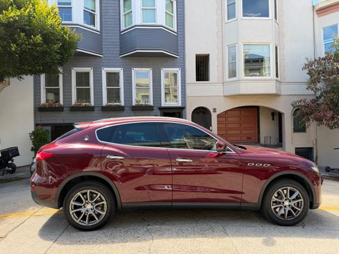Used 2018 Maserati Levante S AWD/4WD image 5