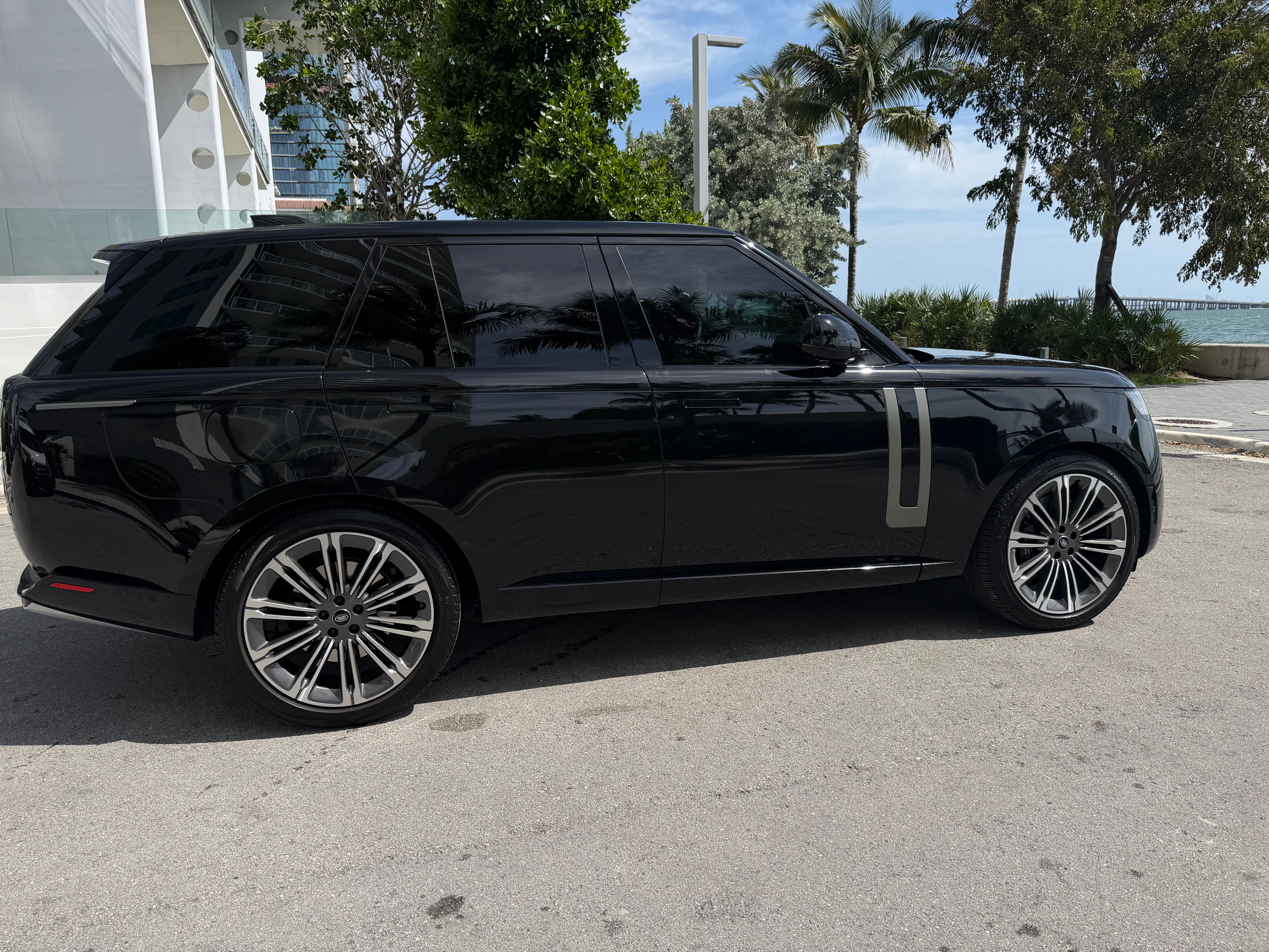 Used 2024 Land Rover Range Rover SE AWD/4WD image 11