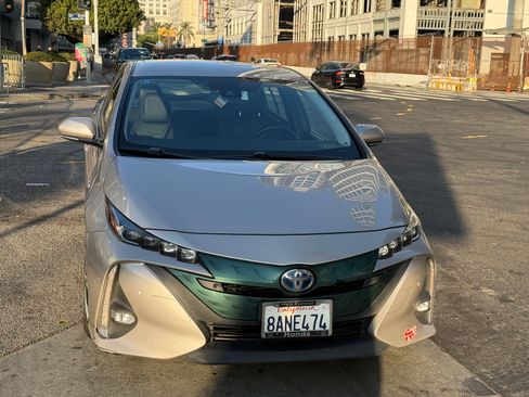 Used 2017 Toyota Prius Prime Advanced image 5