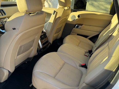 Used 2014 Land Rover Range Rover Sport HSE image 23