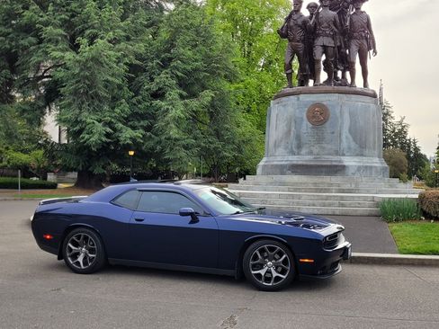 Used 2015 Dodge Challenger SXT Plus w/ Driver Convenience Group image 2