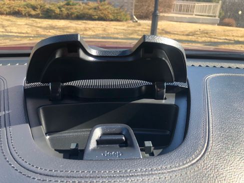 Used 2019 Jeep Cherokee Latitude Plus w/ Cold Weather Group image 5