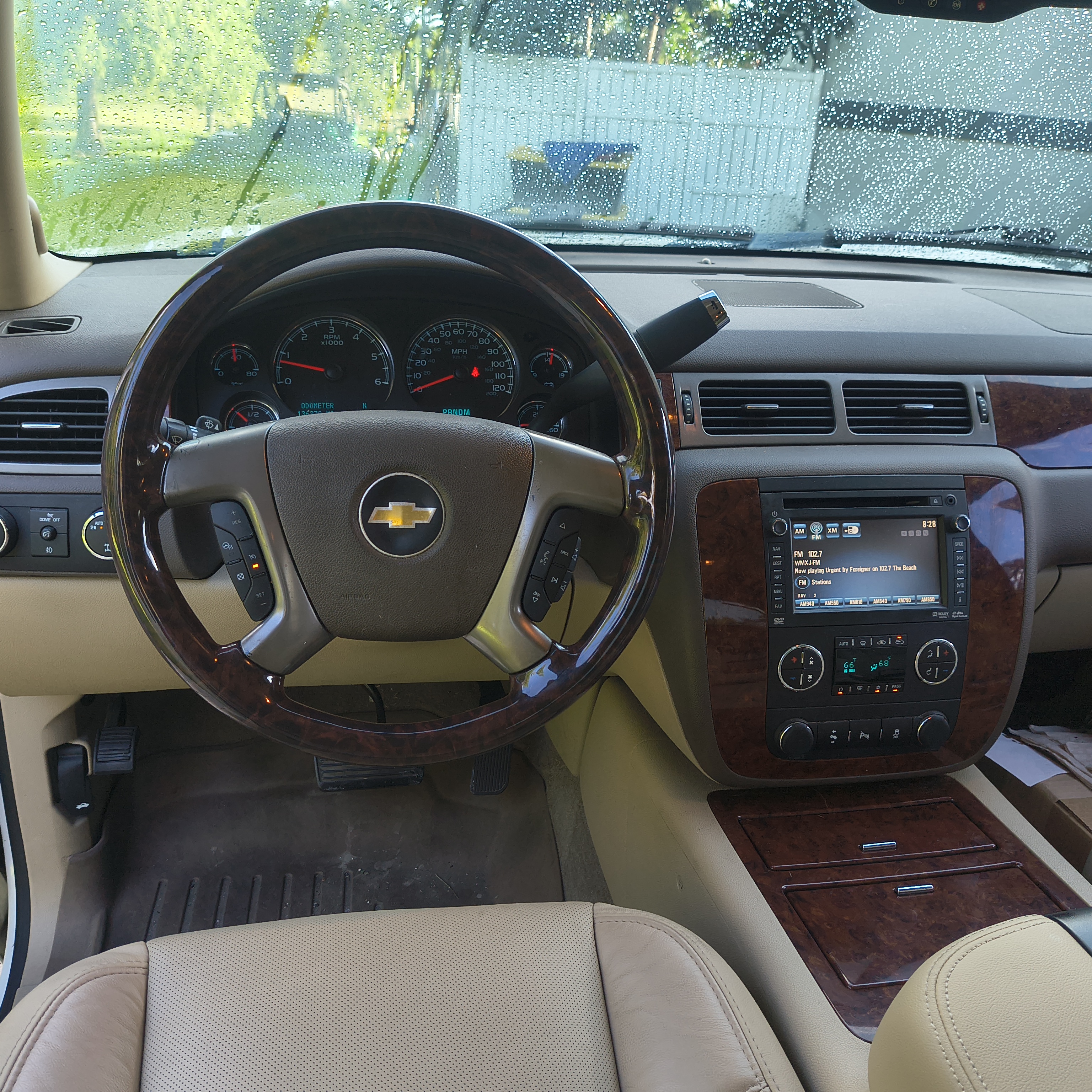 Used 2012 Chevrolet Avalanche LTZ AWD/4WD image 19