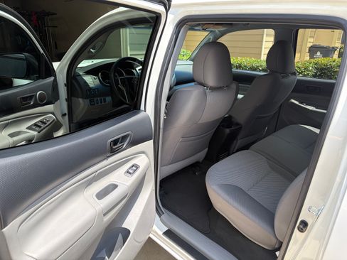 Used 2015 Toyota Tacoma PreRunner w/ TRD Off-Road Package RWD image 18