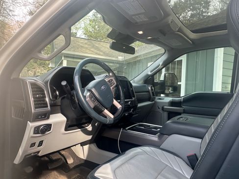 Used 2022 Ford F250 Limited image 8