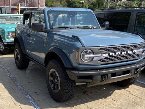 Used 2022 Ford Bronco Badlands image 2