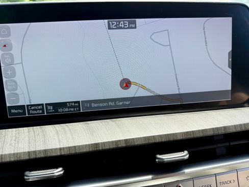 Used 2024 Kia Telluride EX w/ EX Captain's Chair Package AWD/4WD image 18