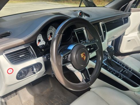 Used 2015 Porsche Macan S image 22