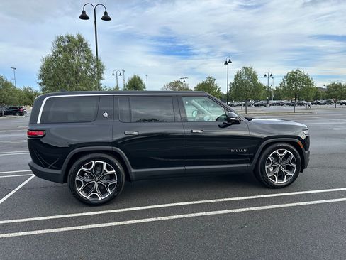 Used 2025 Rivian R1S Adventure image 10