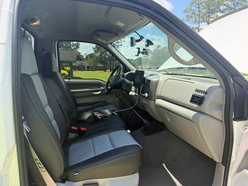 Used 2001 Ford F250 4x4 Regular Cab Super Duty image 5