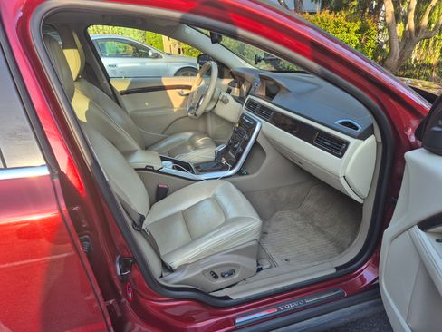 Used 2013 Volvo XC70 T6 AWD/4WD image 4