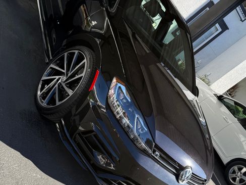 Used 2018 Volkswagen Golf 4-Door image 5