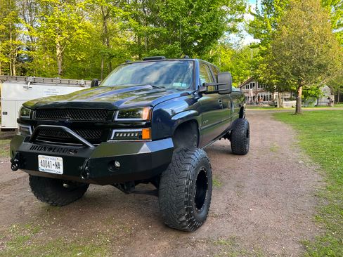 Used 2005 Chevrolet Silverado 3500 LS w/ Skid Plate Package image 4