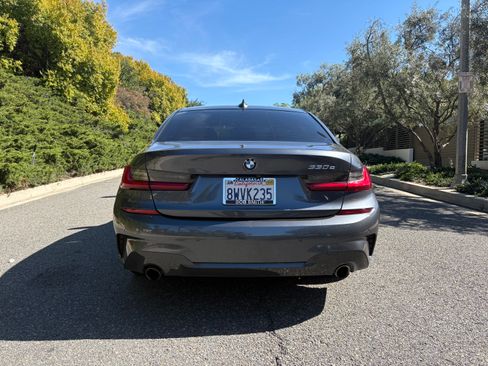 Used 2021 BMW 330e w/ M Sport Package image 9