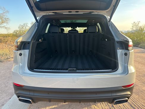 Used 2022 Porsche Cayenne Platinum Edition AWD/4WD image 32