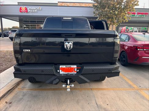 Used 2019 RAM 1500 Classic SLT image 1