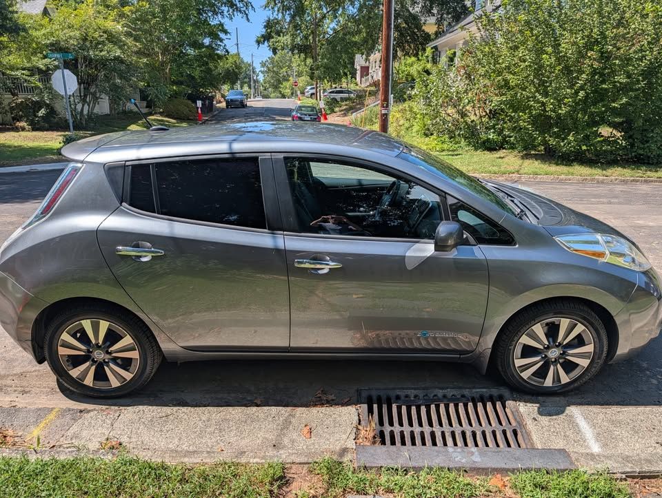 Used 2014 Nissan Leaf SL w/ Premium Package FWD image 9