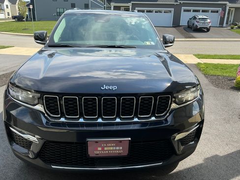 Used 2023 Jeep Grand Cherokee Limited AWD/4WD image 1