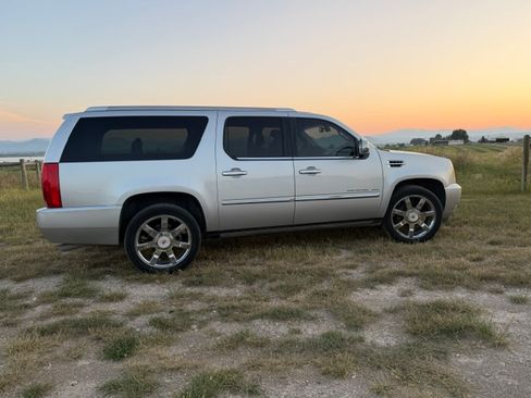 Used 2014 Cadillac Escalade ESV Luxury AWD/4WD image 9