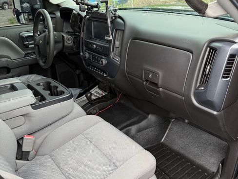 Used 2018 Chevrolet Silverado 3500 W/T AWD/4WD image 2