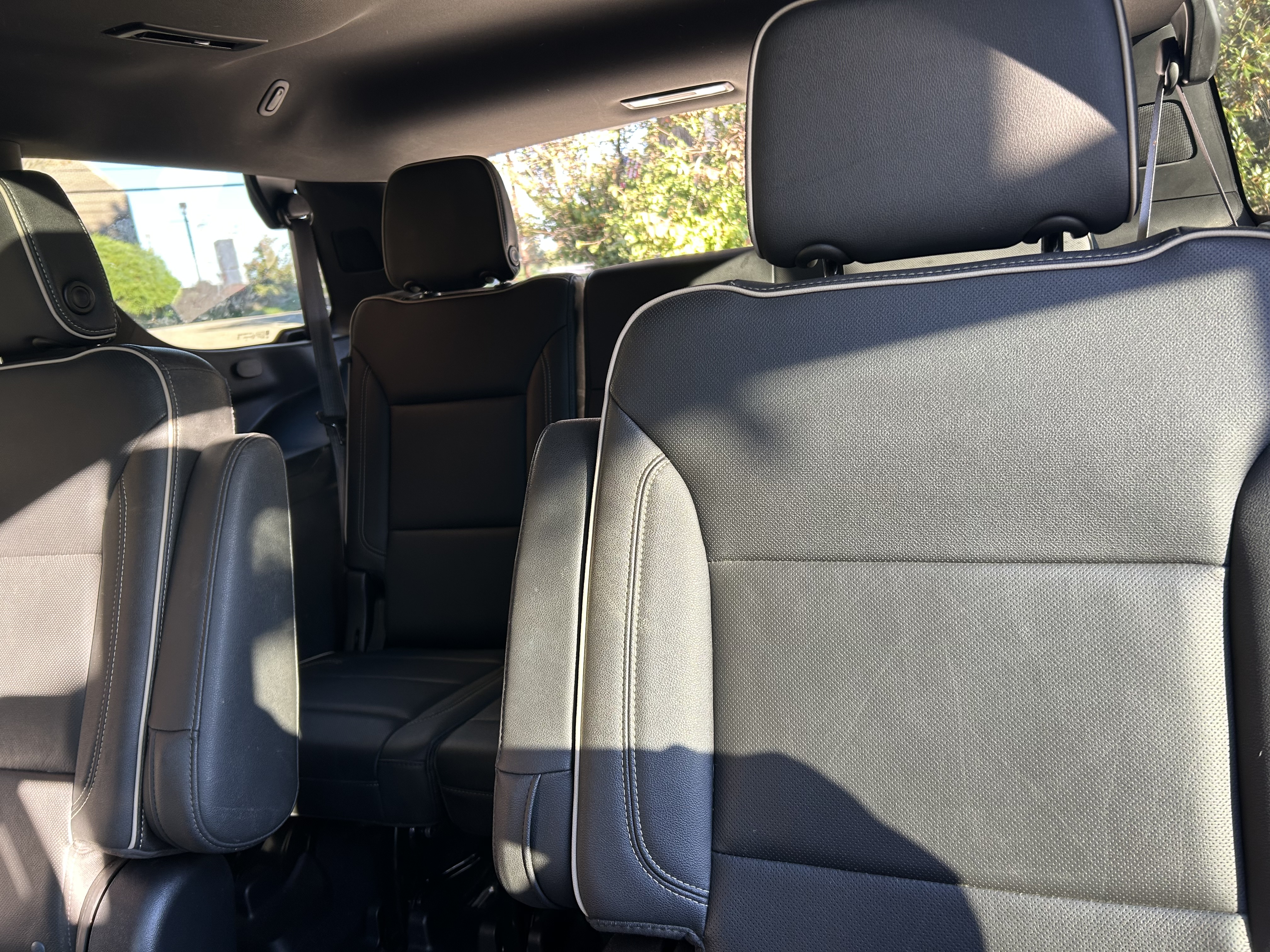 Used 2021 Chevrolet Tahoe Premier w/ Premium Package AWD/4WD image 9