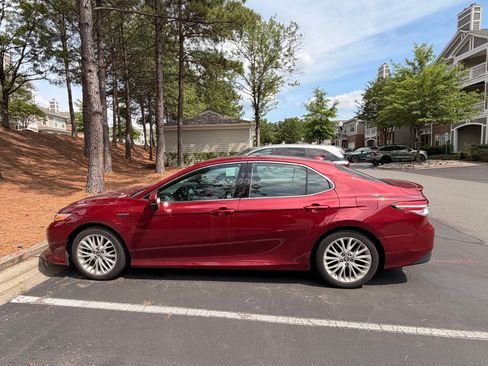Used 2018 Toyota Camry XLE w/ Audio Package FWD image 6